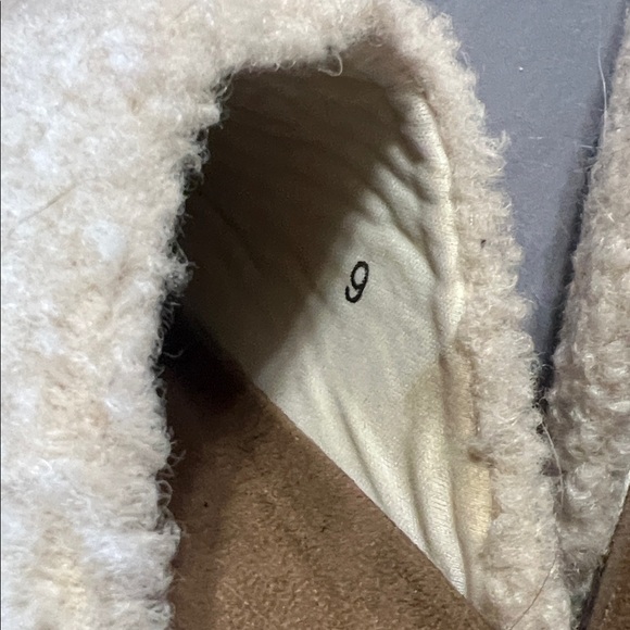 Sherpa Slippers - Picture 3 of 4